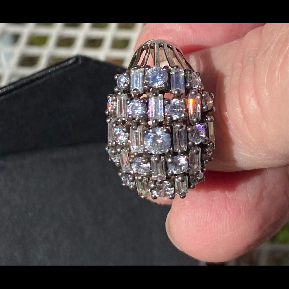 Women’s diamond ring